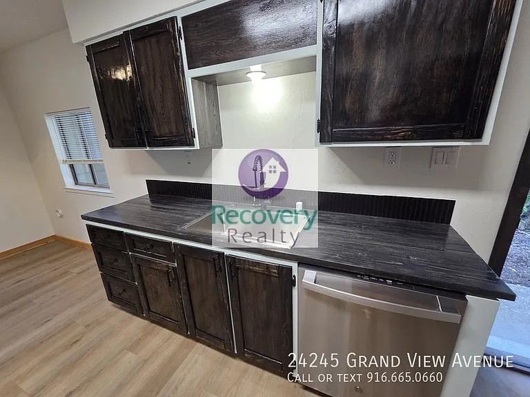24245 Grand View Ave — Photo 11