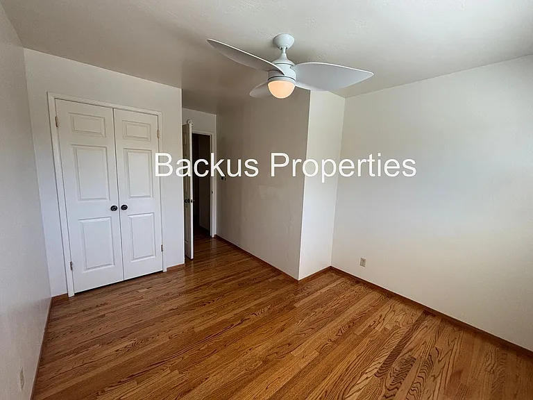 211 Chaucer Dr — Photo 12