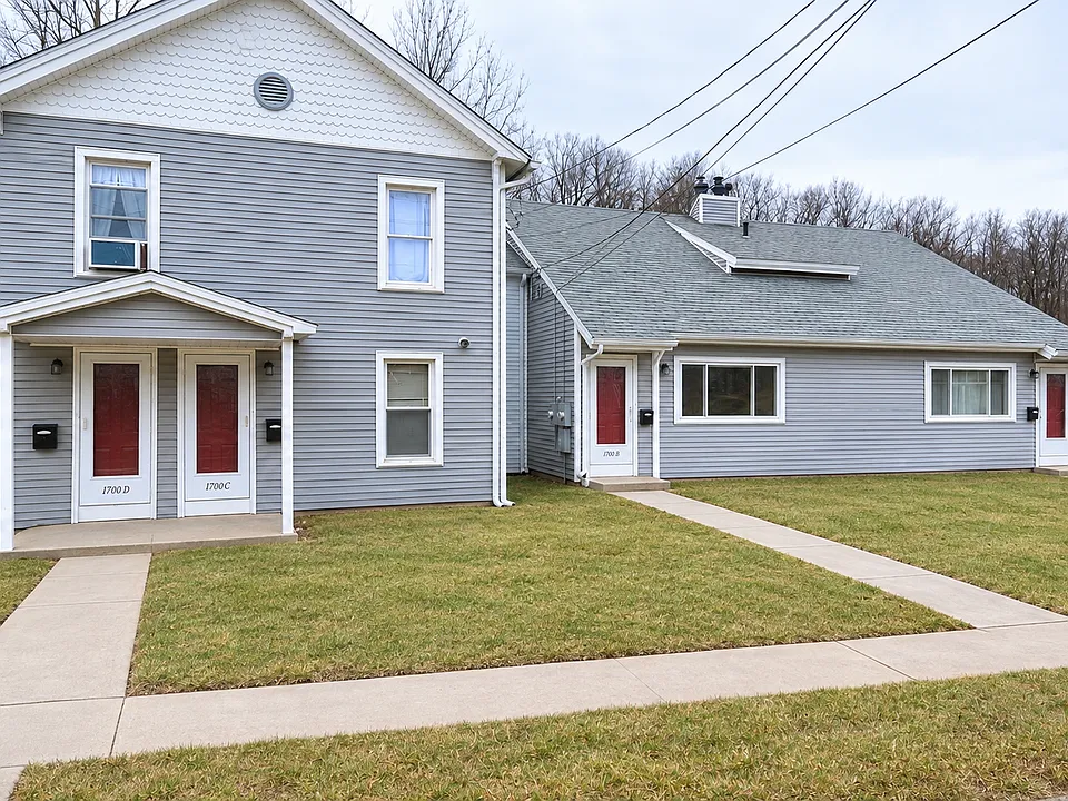 1700 Farmington Ave #D