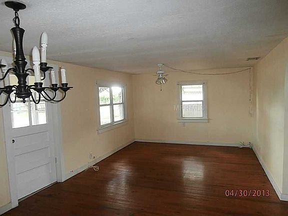 5th image of 2423 52nd Ave N