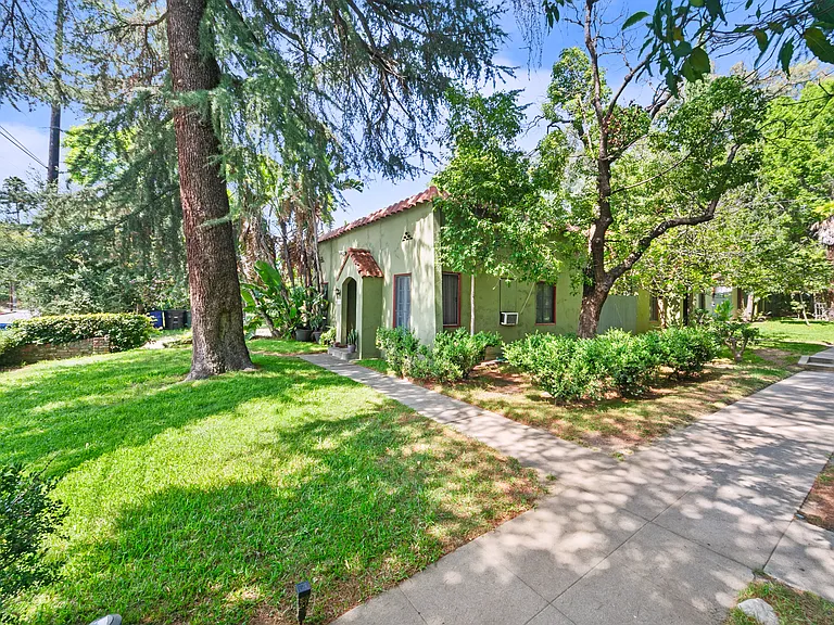 459 E Sacramento St — Photo 17