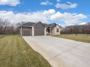534 N Backwoods Ct, Valley Center, KS 67147