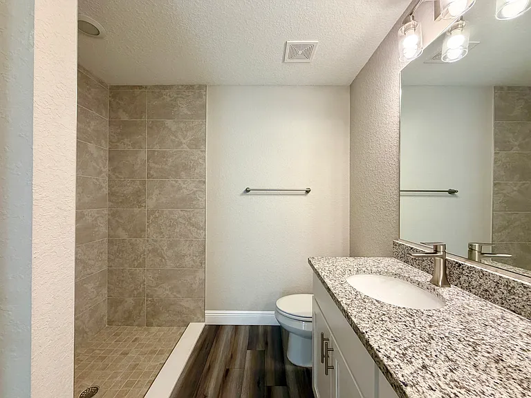 210 Oak Ln — Photo 17