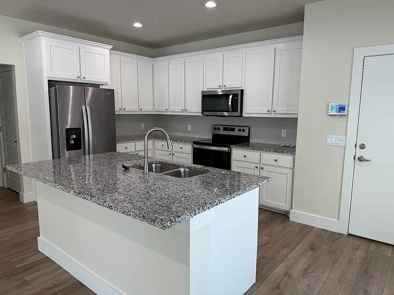 406 Alvarado St — Photo 16