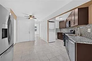 658 Royalty Ct — Photo 7