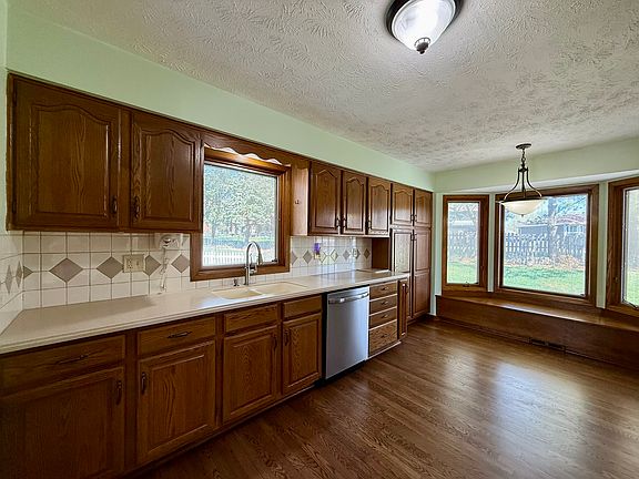 2nd image of 807 Leprechaun Ln