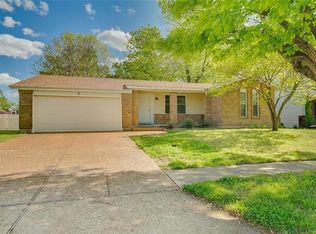 9 Wildway Cir, Ballwin, MO 63021