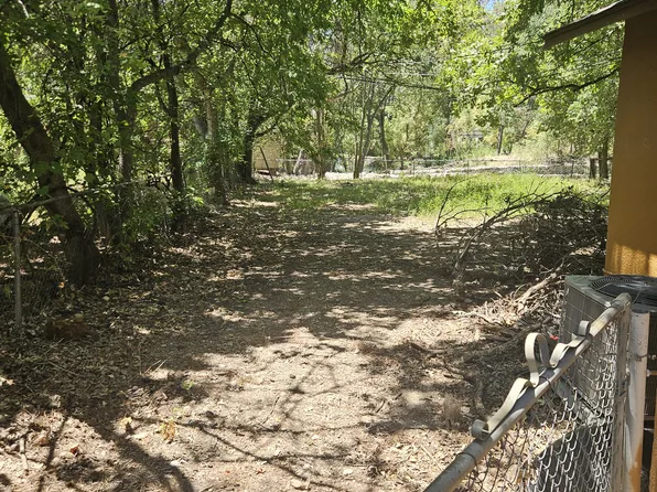 220 Riverside Dr, San Marcos, TX 78666