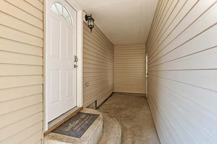 6008 N Cochran St — Photo 16