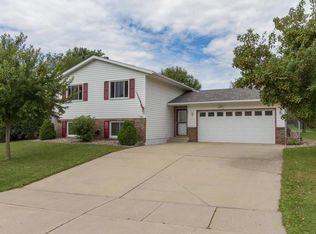 3913 Stoney Creek Ln NW, Rochester, MN 55901
