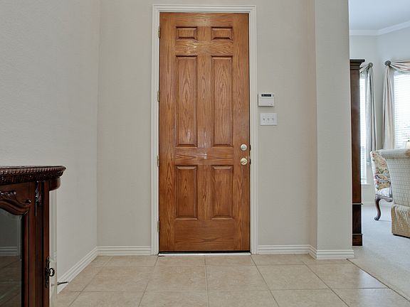 2nd image of 6320 Lakewood Dr