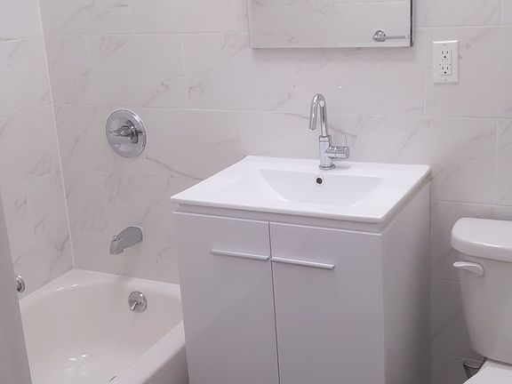 5th image of 346 E 49th St #4Z