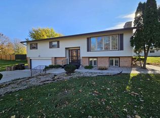 7675 Meander Dr, Rockford, IL 61107