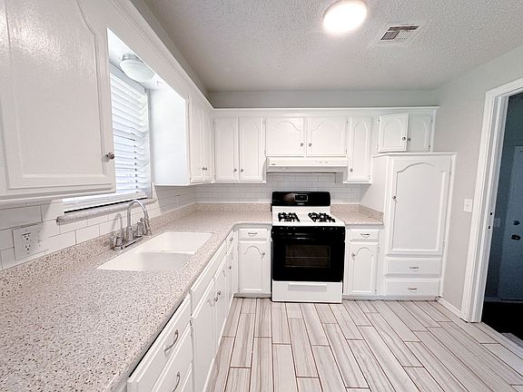 2nd image of 3504 Hillside Dr