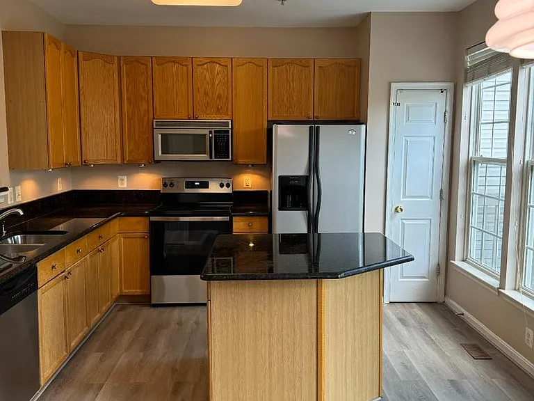 2424 Wynfield Ct — Photo 3