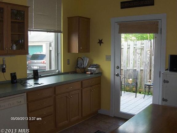 5th image of 611 Jackson St
