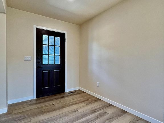 3rd image of 1347 Knapp Street