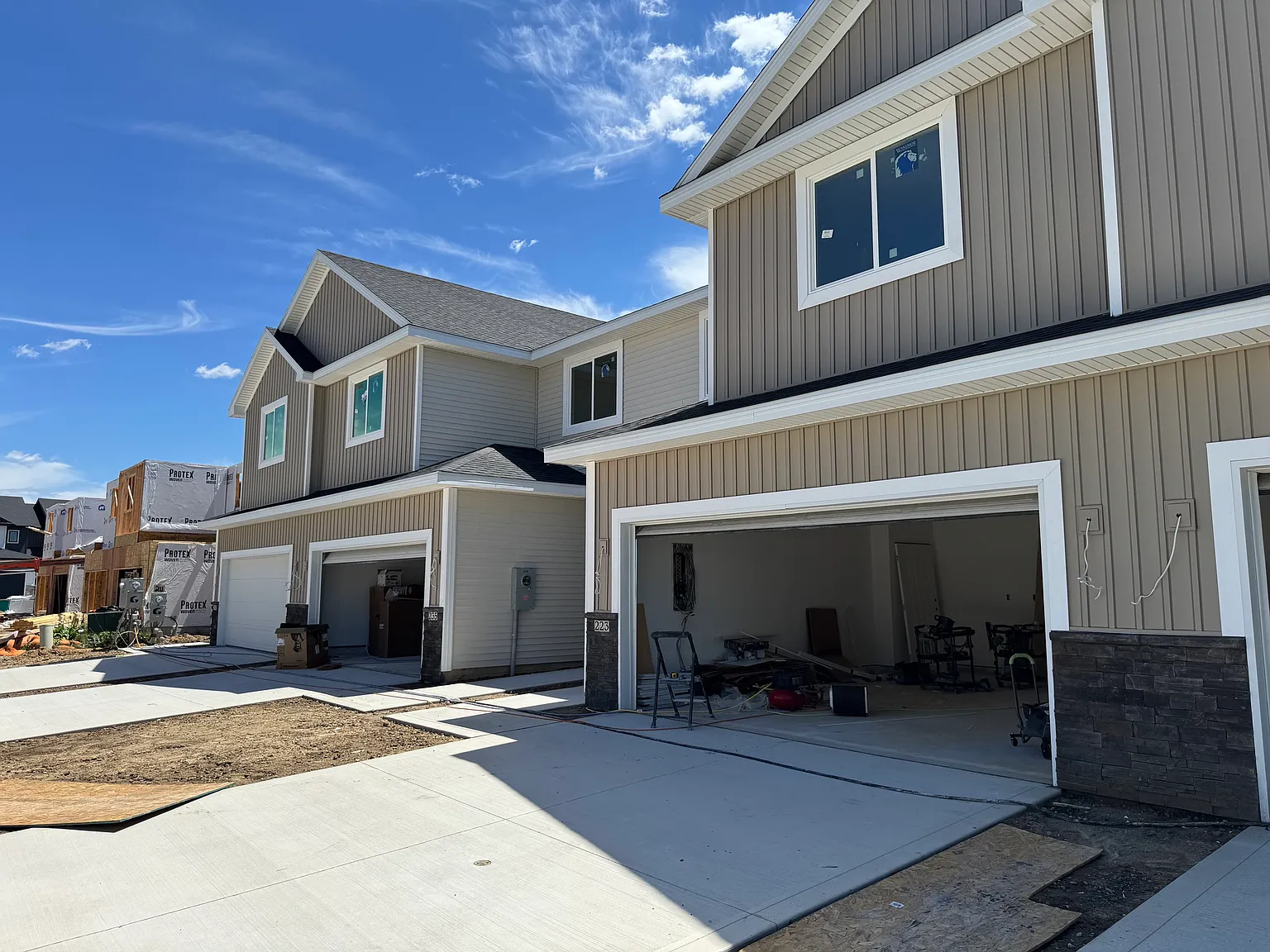 4 bed, 2.5 bath, 1708 sqft, $2,050 — Photo 2