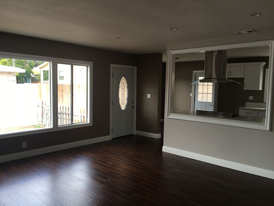 1st image of 320 S California Ave #Single