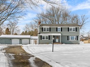 12 Sunnyview Dr, Suffield, CT 06078
