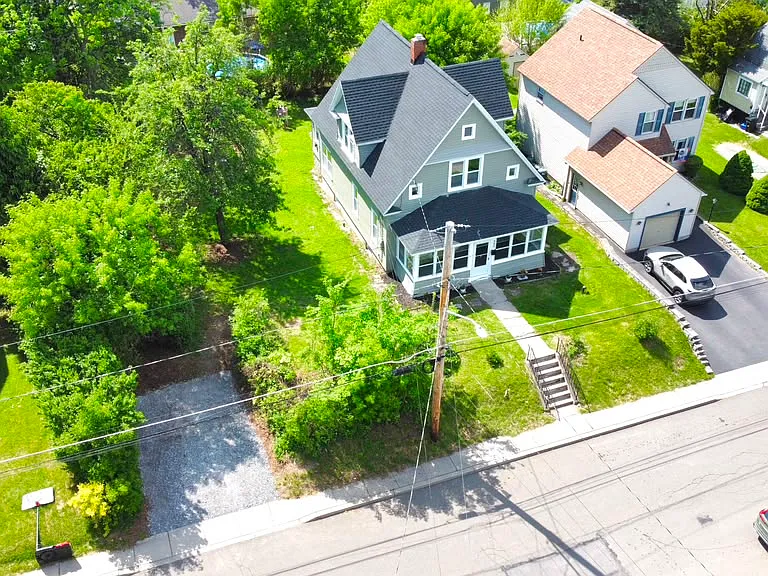 122 Alice Ave — Photo 2