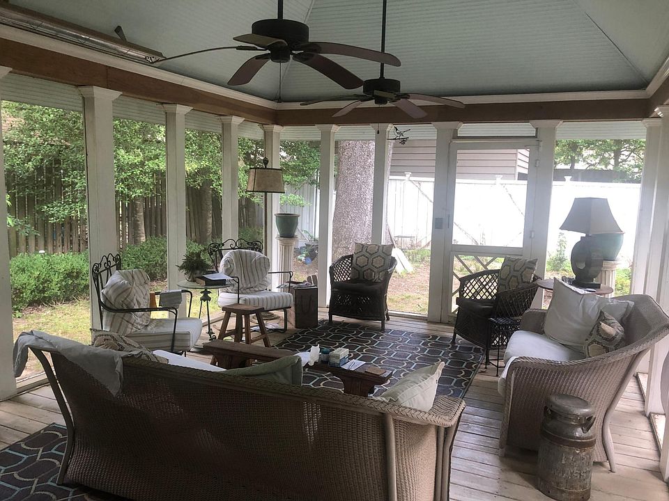 Screen porch and fenced yard