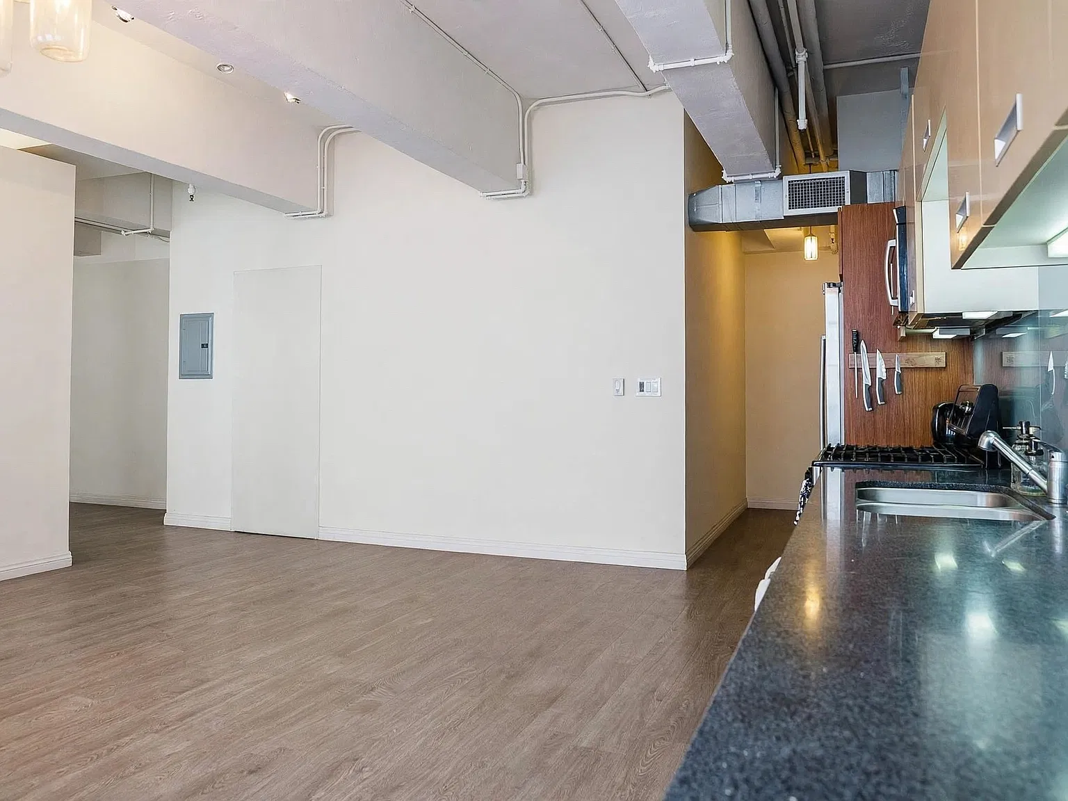 746 S Los Angeles St — Photo 4