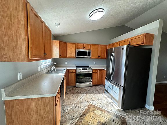 5th image of 134 Garden St #12