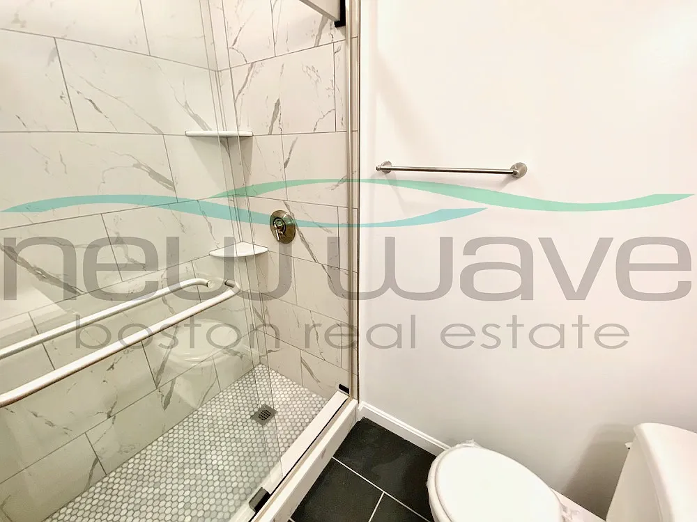 Studio, 300 sqft, $2,500 — Photo 4
