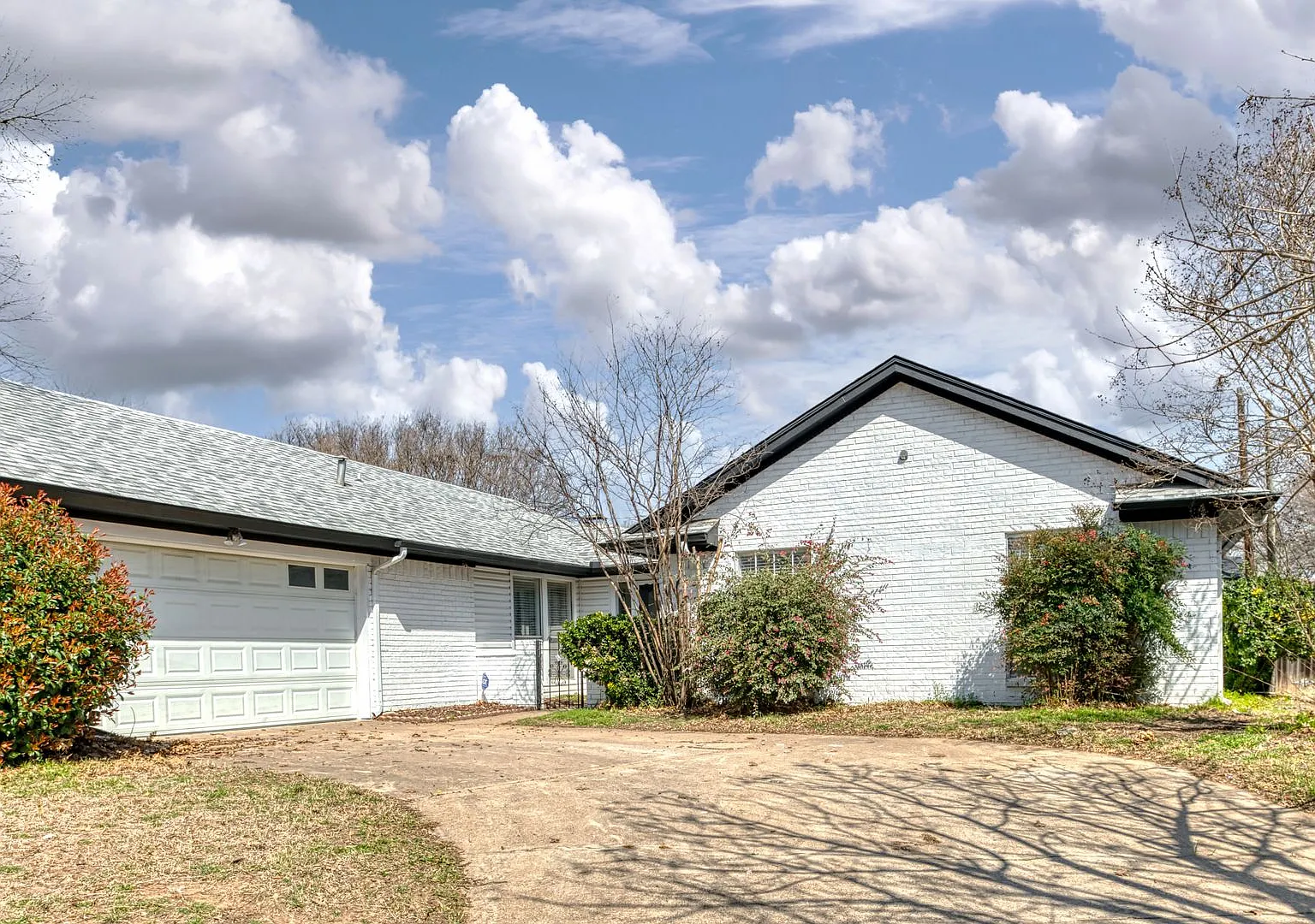 Beautiful 3 Bedroom Home Located In W. Arlington! — Photo 3