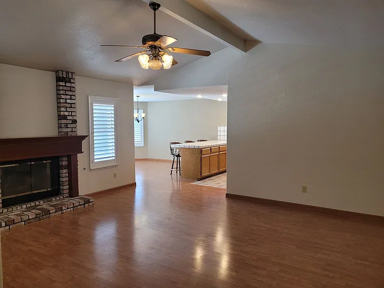2305 Oxford Ave — Photo 3