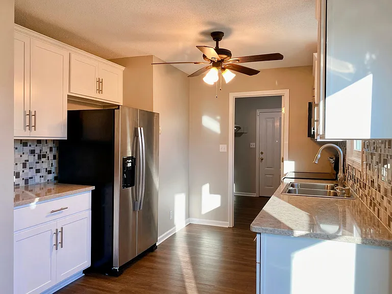 1046 Bobcat Dr — Photo 3