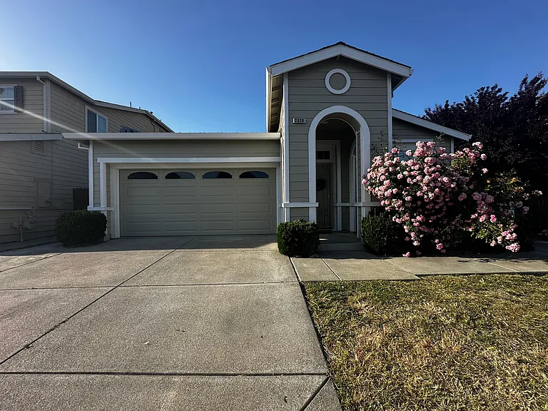 2528 Bickford Cir — Photo 1