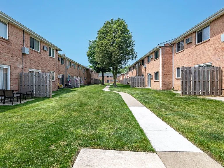 Warwick Terrace Apartment Homes — Photo 10