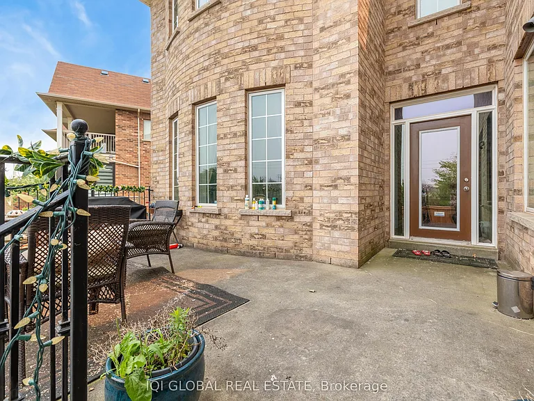 2395 Lyndhurst Dr — Photo 37