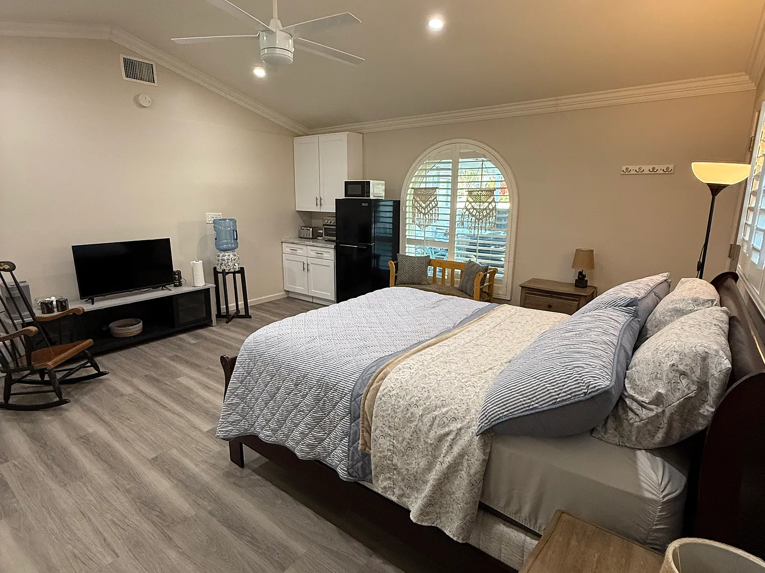 Studio, 350 sqft, $1,800 — Photo 3