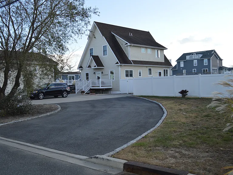 851 Ocean St — Photo 1