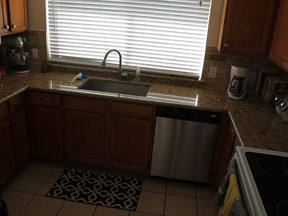 4th image of 614 Towne House Ln