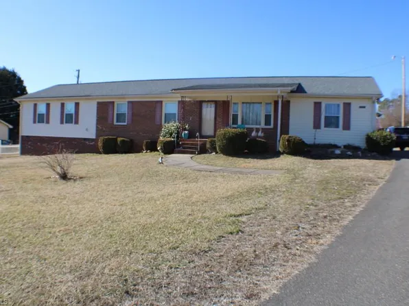 425 Ararat Hwy, Ararat, VA 24053