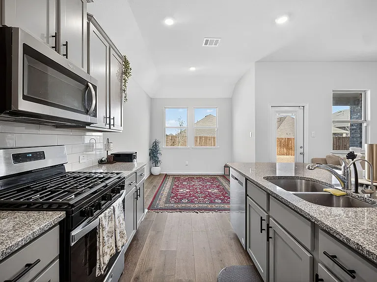 10601 Autumn Leaves Ln — Photo 18