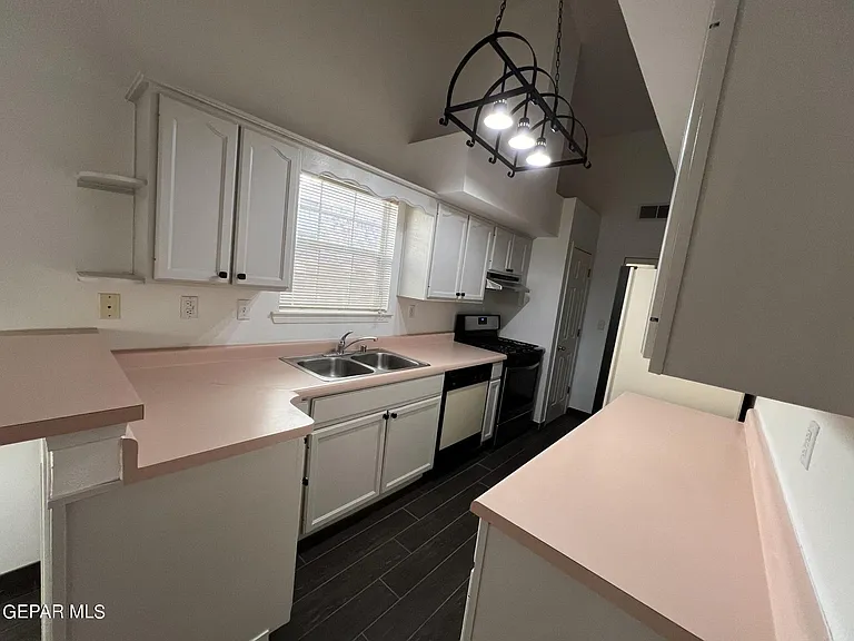 7115 Oval Rock Dr — Photo 10
