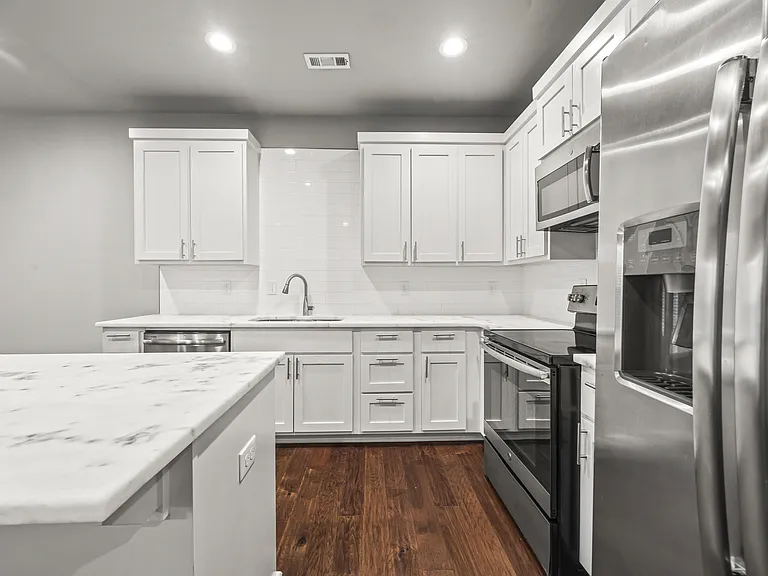 910 W Cato Springs Rd — Photo 8