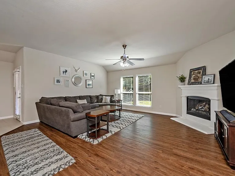 2413 Michelle Creek Dr — Photo 19