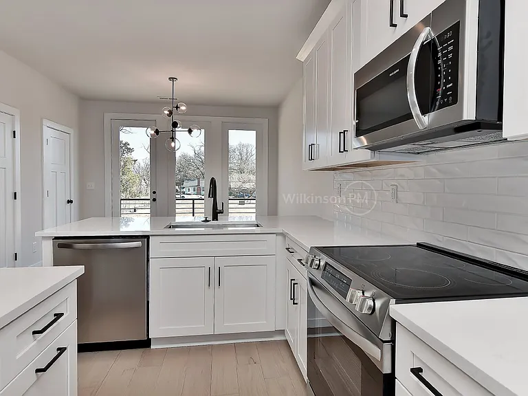 2204 Northend Dr — Photo 3