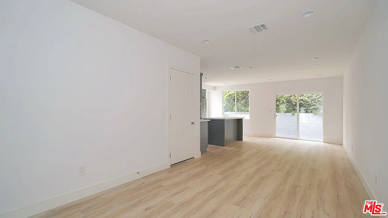 4 bed, 4.5 bath, 1700 sqft, $4,800 — Photo 4
