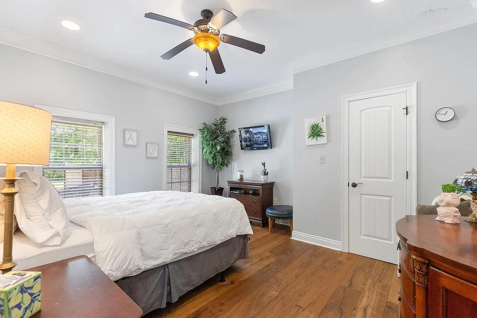 5 bed, 4.5 bath, 4147 sqft, $3,500 — Photo 3