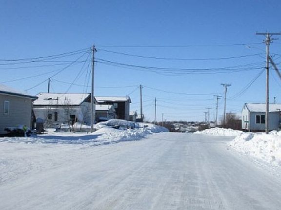 Exterior Neighborhood (street photo)