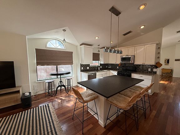 2nd image of 4005 Cortina Dr