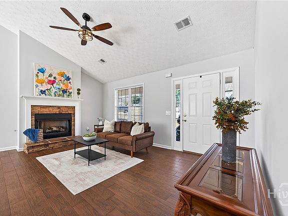 4th image of 465 Cade Court