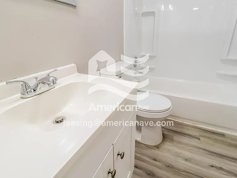 508546_014_wm_-_bathroom_13496234.jpg